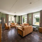 Luxury House For 15 With Hot-tub Andijk