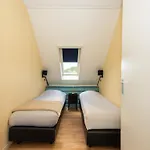 Luxury House For 15 With Hot-tub * Andijk