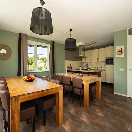 In With Hot Tub And Garden Villa