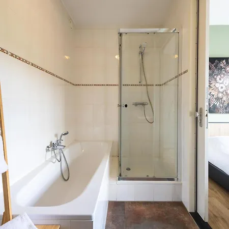 In With Hot Tub And Garden