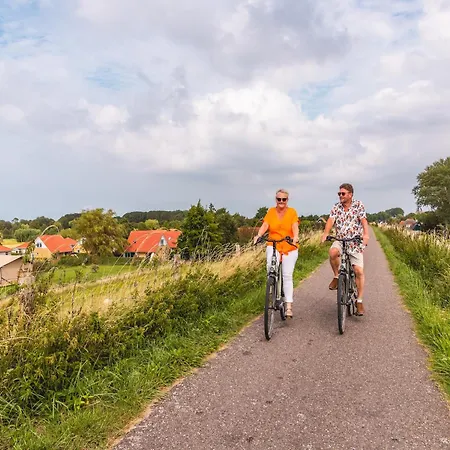 In With Hot Tub And Garden