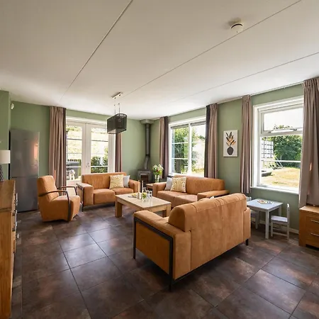 Luxury House For 15 With Hot-tub Andijk